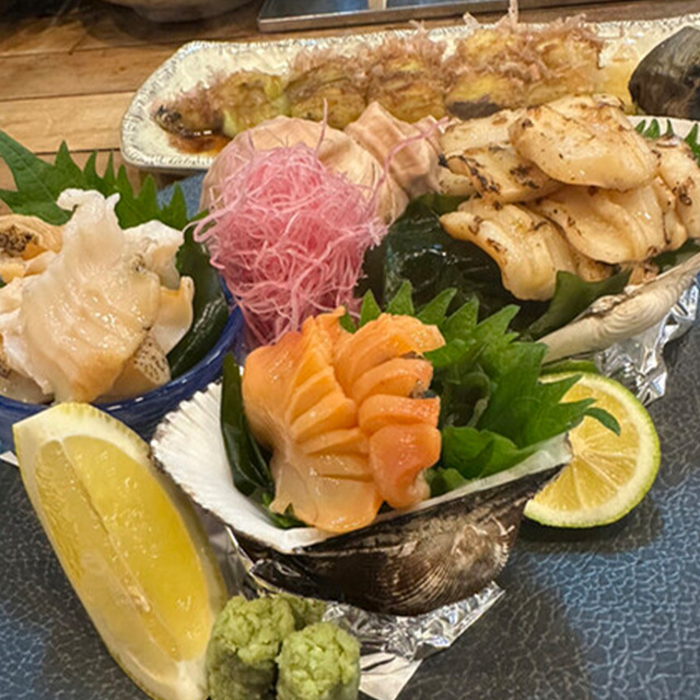 貝類を中心に、新鮮な魚介と共に旨い酒を